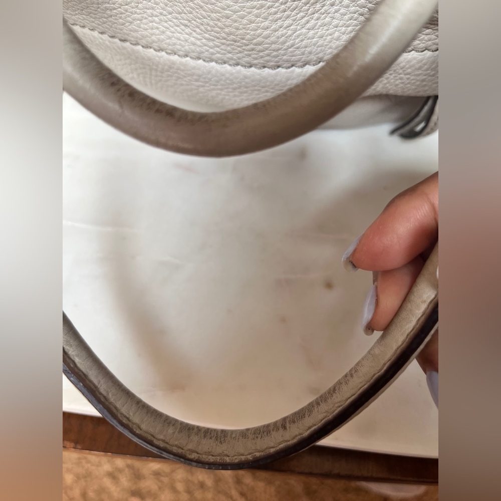 Kate Spade Cream Pebbled Leather Crossbody Bag w/Strap- GUC w/a few spots/stains - Picture 10 of 17